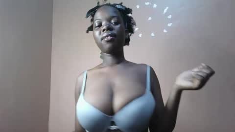 Snapshot of petitemomma76379 chatting on 05-13-26, 07:06 sexy chocolate online show from 05-13-26, 07:06