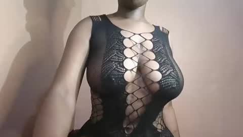 Snapshot of petitemomma76379 chatting on 05-16-26, 07:49 sexy chocolate online show from 05-16-26, 07:49