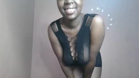 Snapshot of petitemomma76379 chatting on 05-20-26, 06:41 sexy chocolate online show from 05-20-26, 06:41