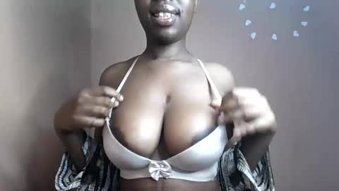Snapshot of petitemomma76379 chatting on 05-22-26, 07:26 sexy chocolate online show from 05-22-26, 07:26