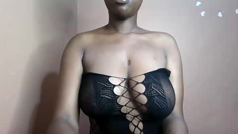 Snapshot of petitemomma76379 chatting on 05-23-26, 07:02 sexy chocolate online show from 05-23-26, 07:02