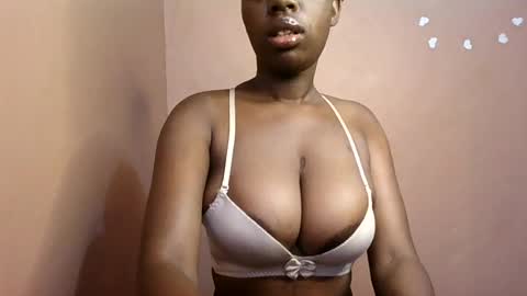 Snapshot of petitemomma76379 chatting on 07-08-26, 12:20 sexy chocolate online show from 07-08-26, 12:20