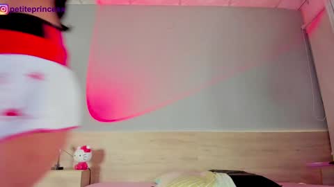 Snapshot of petiteprincesx chatting on 12-28-24, 02:43 Petiteprinces online show from 12-28-24, 02:43