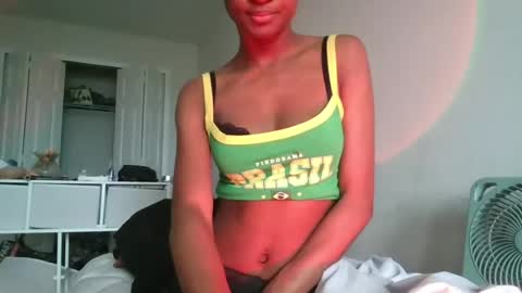 Petite Sire online show from 06-28-26, 02:01