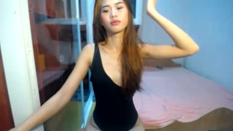 Snapshot of petitesquirtgirlxxx chatting on 09-10-25, 06:52 petitesquirtgirlxxx online show from 09-10-25, 06:52