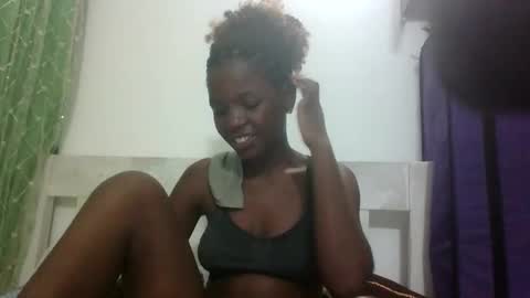 petitesweetchiq online show from 10-19-25, 07:03