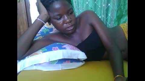 petitesweetchiq online show from 12-02-25, 09:58