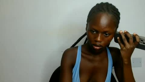 Snapshot of petitgirl88 chatting on 06-19-26, 07:28 petitgirl88 online show from 06-19-26, 07:28
