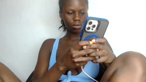 Snapshot of petitgirl88 chatting on 07-16-26, 07:14 petitgirl88 online show from 07-16-26, 07:14