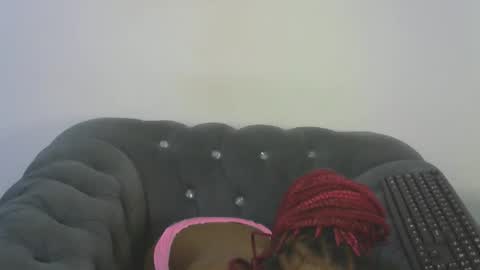 Snapshot of petitpearl chatting on 02-13-25, 01:05 petitpearl online show from 02-13-25, 01:05