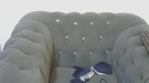 Snapshot of petitpearl chatting on 02-14-25, 06:56 petitpearl online show from 02-14-25, 06:56