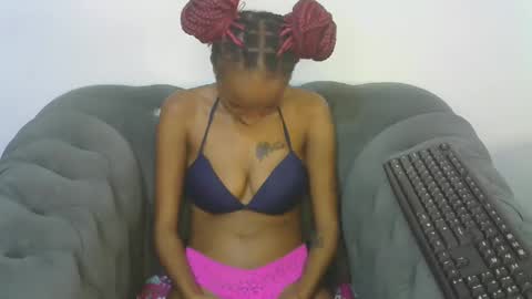 Snapshot of petitpearl chatting on 02-22-25, 02:52 petitpearl online show from 02-22-25, 02:52