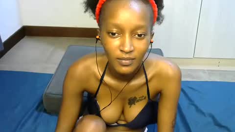 Snapshot of petitpearl chatting on 03-04-25, 09:11 petitpearl online show from 03-04-25, 09:11