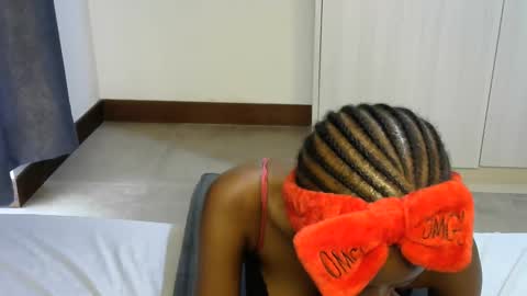 Snapshot of petitpearl chatting on 03-10-25, 12:37 petitpearl online show from 03-10-25, 12:37