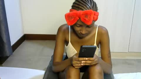 Snapshot of petitpearl chatting on 03-10-25, 05:18 petitpearl online show from 03-10-25, 05:18