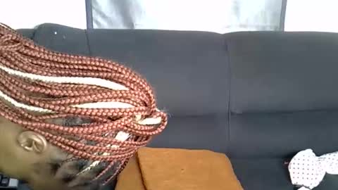 Snapshot of petitpearl chatting on 02-13-26, 08:05 petitpearl online show from 02-13-26, 08:05