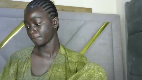 petitte_gyaal online show from 11-23-25, 12:10