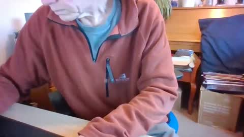 Snapshot of petitwilly chatting on 01-15-25, 10:38 petitwilly online show from 01-15-25, 10:38