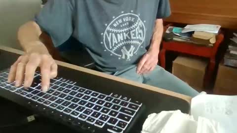 Snapshot of petitwilly chatting on 11-03-25, 10:05 petitwilly online show from 11-03-25, 10:05