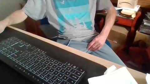 Snapshot of petitwilly chatting on 11-28-25, 12:41 petitwilly online show from 11-28-25, 12:41