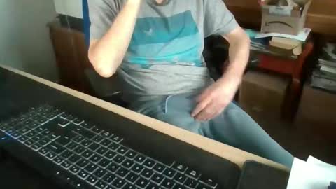 Snapshot of petitwilly chatting on 12-01-25, 09:25 petitwilly online show from 12-01-25, 09:25