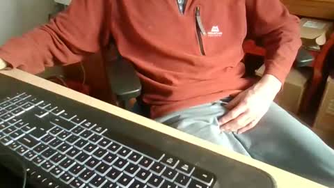 Snapshot of petitwilly chatting on 02-23-26, 08:55 petitwilly online show from 02-23-26, 08:55