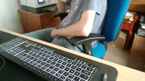 Snapshot of petitwilly chatting on 03-16-26, 09:13 petitwilly online show from 03-16-26, 09:13