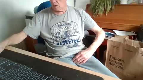Snapshot of petitwilly chatting on 04-13-26, 11:05 petitwilly online show from 04-13-26, 11:05