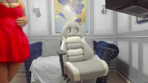 Snapshot of pevert_curvy chatting on 11-11-25, 10:37 online show from 11-11-25, 10:37