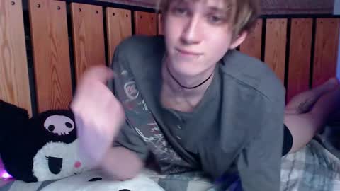 Snapshot of pexxide chatting on 03-08-26, 07:28 soren online show from 03-08-26, 07:28