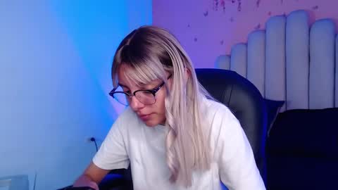 Peyton online show from 10-17-25, 03:31