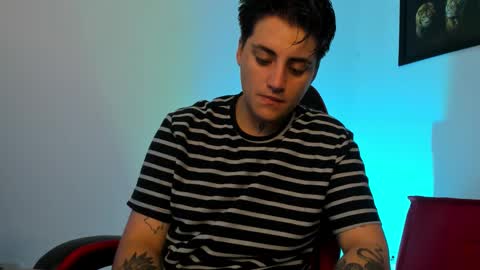 Snapshot of peytonbox chatting on 10-15-25, 11:32 peytonbox online show from 10-15-25, 11:32