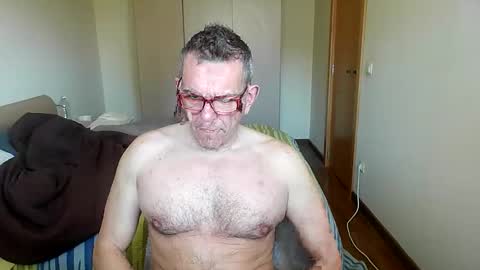 Snapshot of pg19clp4191zm chatting on 03-16-26, 02:32 Alex online show from 03-16-26, 02:32