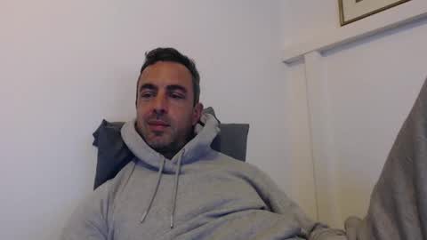 Snapshot of phantasie31 chatting on 10-01-25, 02:23 phantasie31 online show from 10-01-25, 02:23