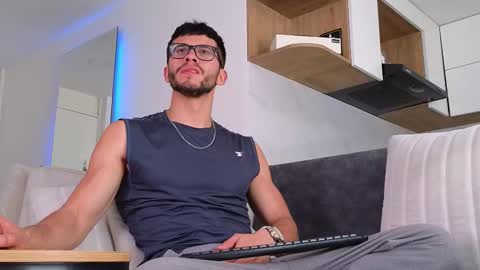 phantom_bigger1 online show from 11-04-25, 01:43