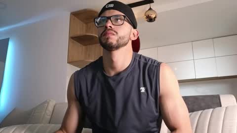 Snapshot of phantom_bigger1 chatting on 01-10-26, 05:48 phantom_bigger1 online show from 01-10-26, 05:48