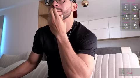 Snapshot of phantom_bigger1 chatting on 01-14-26, 04:01 phantom_bigger1 online show from 01-14-26, 04:01