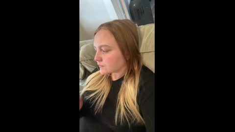 Snapshot of phatassblond chatting on 01-17-25, 06:23 PhatAssBlond online show from 01-17-25, 06:23
