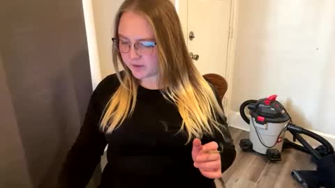 Snapshot of phatassblond chatting on 01-21-25, 08:21 PhatAssBlond online show from 01-21-25, 08:21