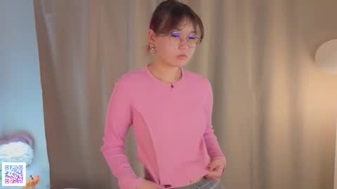 Snapshot of phebenogowski chatting on 11-22-25, 04:44 Jenny online show from 11-22-25, 04:44