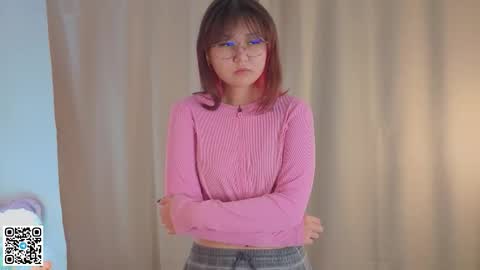 Snapshot of phebenogowski chatting on 11-23-25, 04:12 Jenny online show from 11-23-25, 04:12