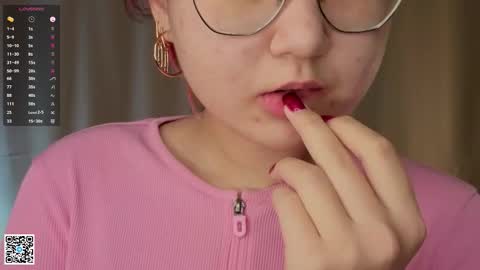 Snapshot of phebenogowski chatting on 11-25-25, 04:12 Jenny online show from 11-25-25, 04:12