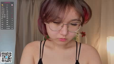 Snapshot of phebenogowski chatting on 12-14-25, 04:07 Jenny online show from 12-14-25, 04:07