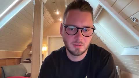 Snapshot of philboh94 chatting on 01-17-26, 02:33 Ben 1995 online show from 01-17-26, 02:33