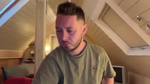 Snapshot of philboh94 chatting on 01-18-26, 08:07 Ben 1995 online show from 01-18-26, 08:07