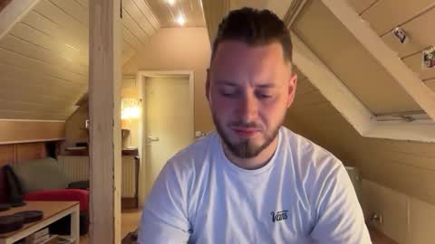 Snapshot of philboh94 chatting on 02-08-26, 07:39 Ben 1995 online show from 02-08-26, 07:39