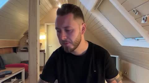 Snapshot of philboh94 chatting on 02-11-26, 10:31 Ben 1995 online show from 02-11-26, 10:31