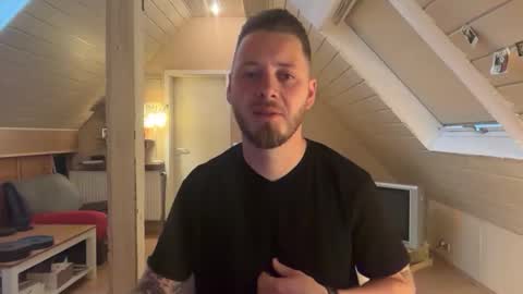 Snapshot of philboh94 chatting on 02-22-26, 02:59 Ben 1995 online show from 02-22-26, 02:59