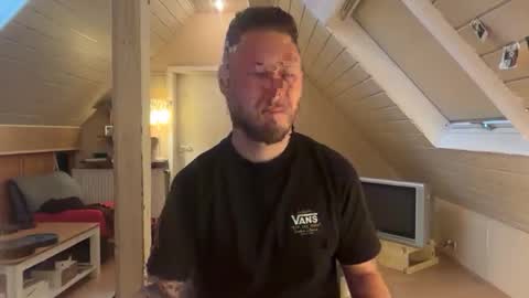 Snapshot of philboh94 chatting on 02-28-26, 08:48 Ben 1995 online show from 02-28-26, 08:48