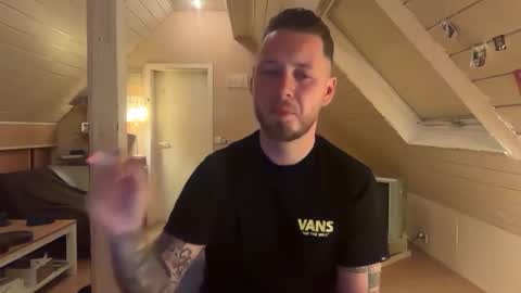 Snapshot of philboh94 chatting on 03-05-26, 06:37 Ben 1995 online show from 03-05-26, 06:37